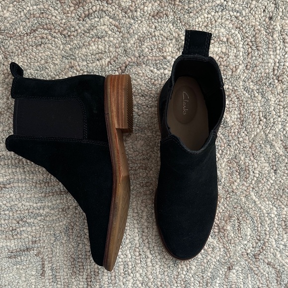 Clarks Women's Clarkdale Arlo Low Heel Ankle Boots - Picture 5 of 8